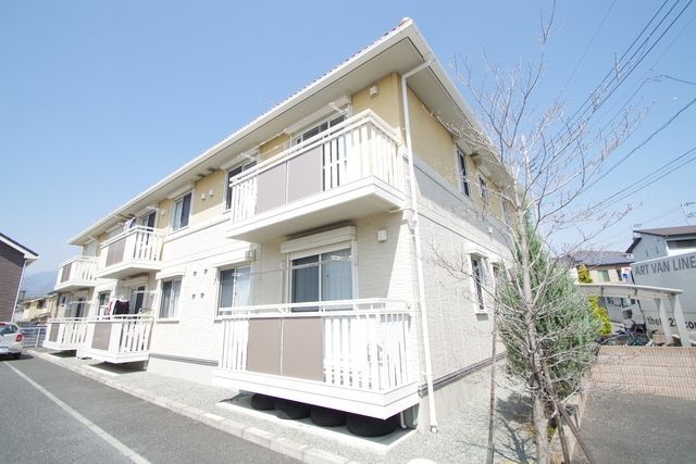 建物外観　★青空の映える明るい建物★