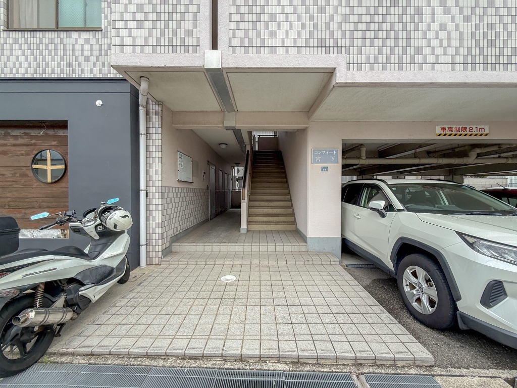 ＪＲ山陽本線 明石駅 バス乗車時間：23分 最寄りバス停で下車 徒歩10分 4階建 築29年の外観写真