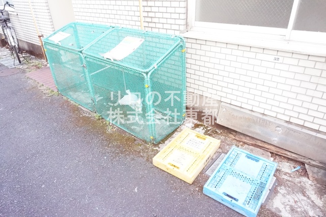その他共有部分　敷地内ゴミ置き場有☆朝の忙しいときに便利ですね☆