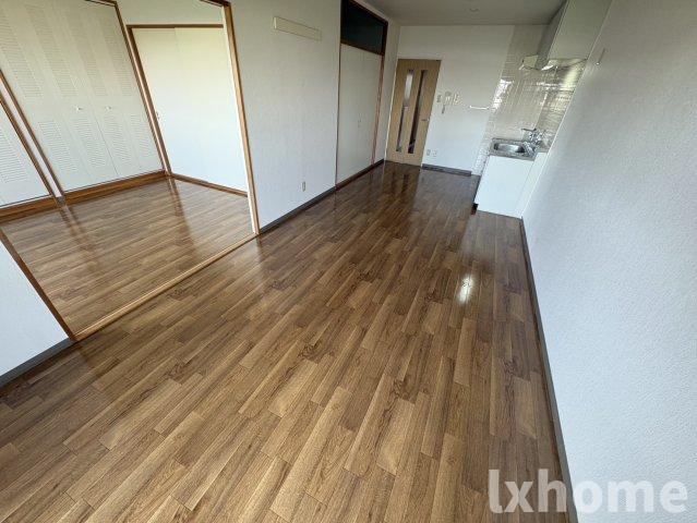 居室・リビング　こちらの居間で趣味の時間をお楽しみください