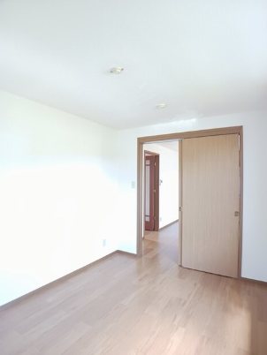 レジデンスサンモールの居間写真