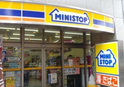 コンビニ　ミニストップ新宿左門町店（コンビニ）まで245m