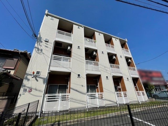【豊中市熊野町のマンションの建物外観】
