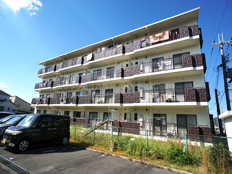 【近江八幡市白鳥町のマンションの建物外観】