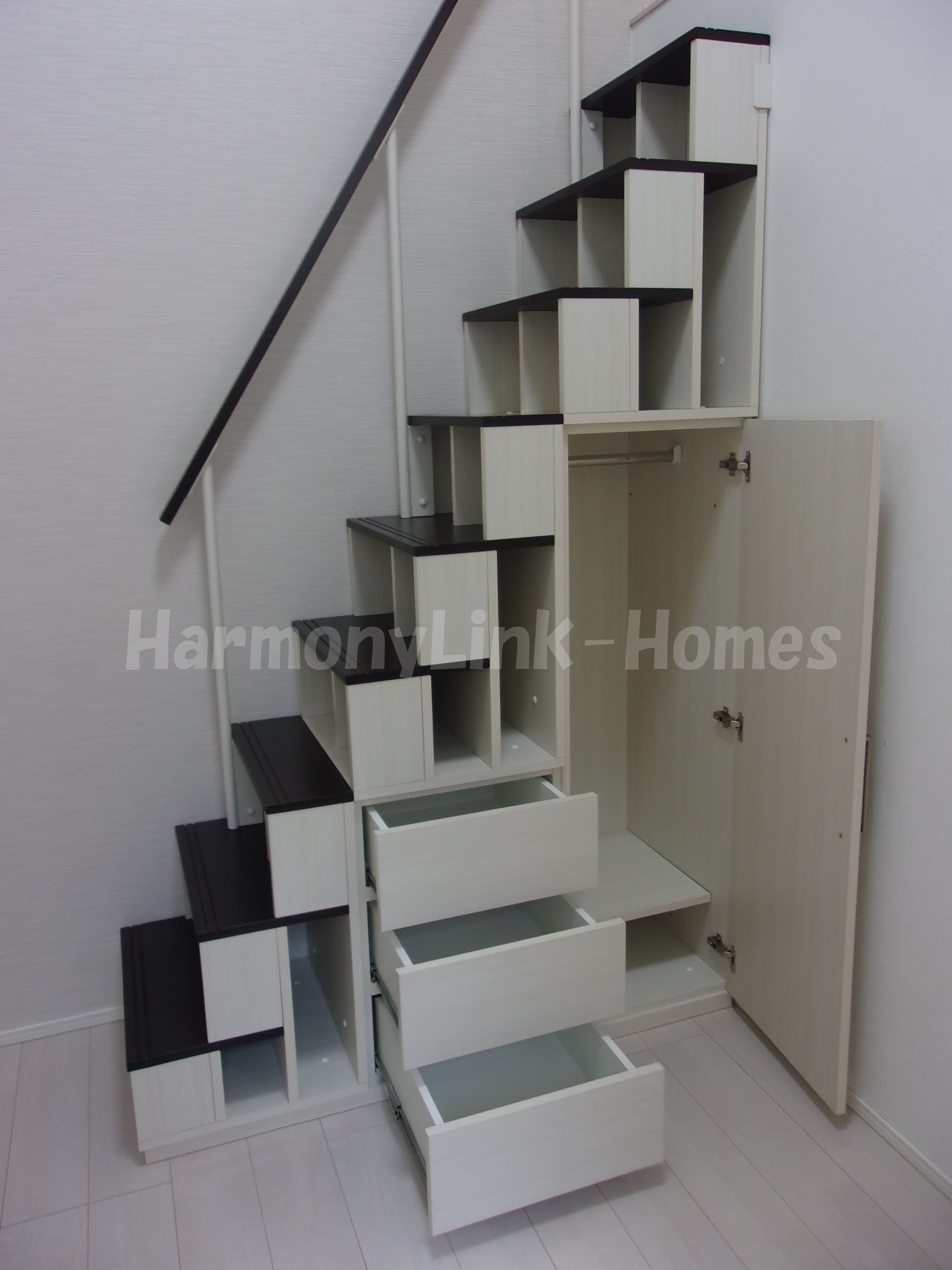 その他設備　MIURA-IIIの収納付き階段☆