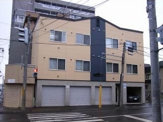 札幌市中央区南二十二条西のアパートの建物外観