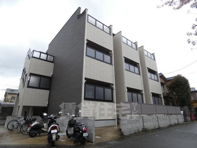 京都市伏見区桃山町養斉のアパートの建物外観