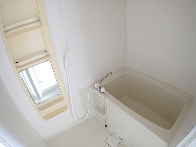 バス・シャワールーム　清潔感のある浴室です