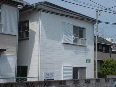 【小田原市栢山のアパートの建物外観】