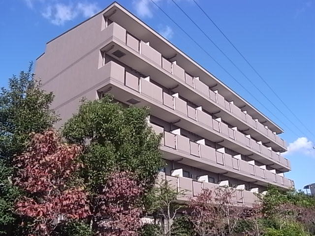 【西宮市上甲子園のマンションの建物外観】