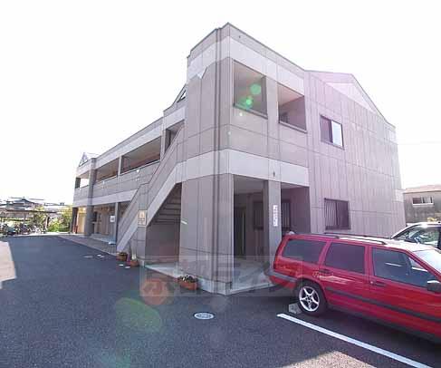 綴喜郡井手町大字井手のアパートの建物外観