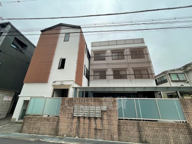 the house esaka EASTの建物外観