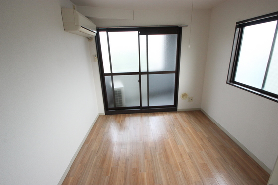 居室・リビング　※別号室の写真です