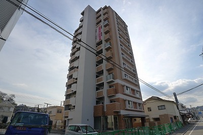 北九州市八幡東区槻田のマンションの建物外観