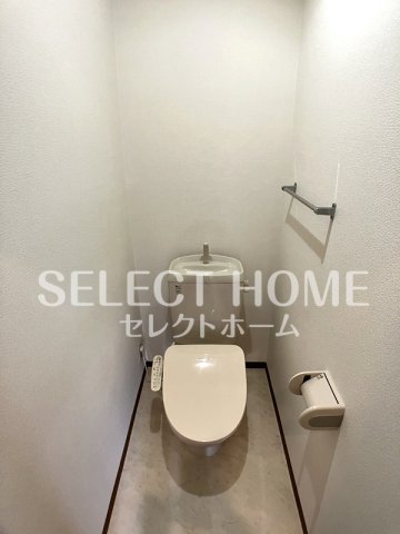 トイレ　落ち着いた色調のトイレです