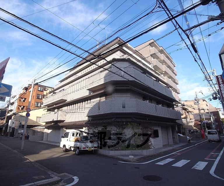 京都市中京区本能寺町のマンションの建物外観