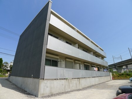 メゾンプレールカネザワの建物外観