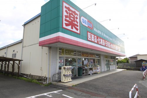 【大和高田市甘田町のアパートのドラックストア】