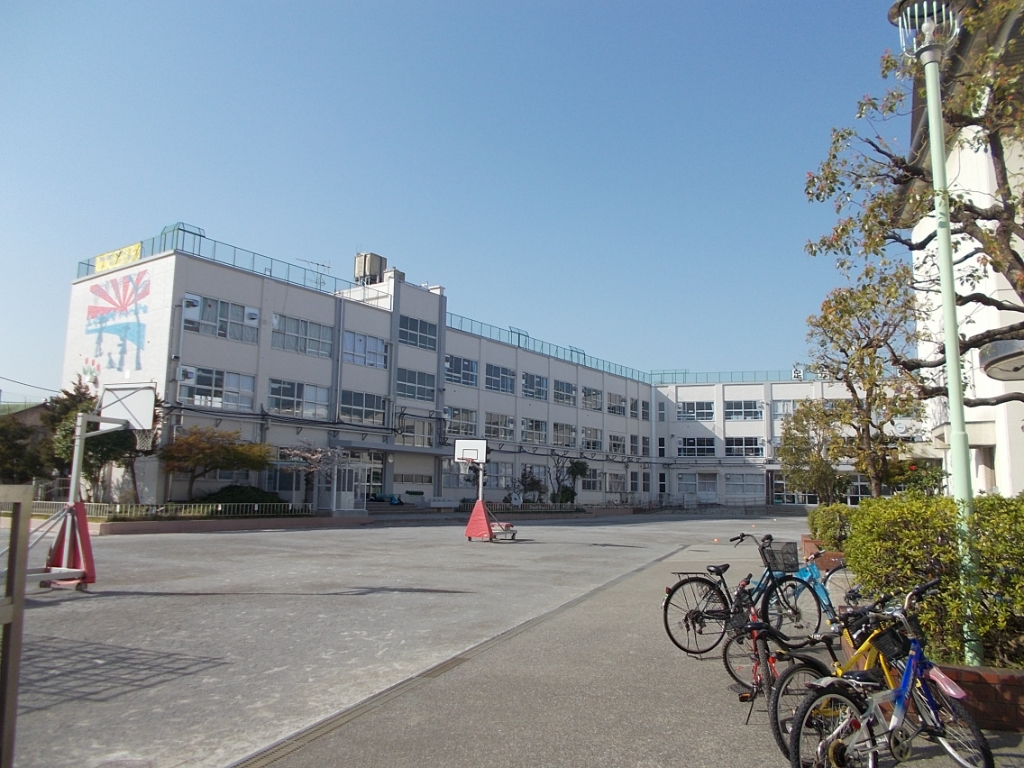 【ルーブル五反野弐番館の小学校】