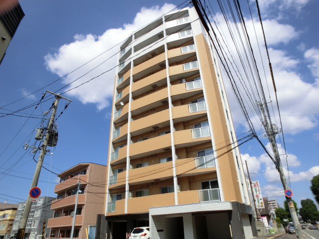 札幌市厚別区厚別中央一条のマンションの建物外観