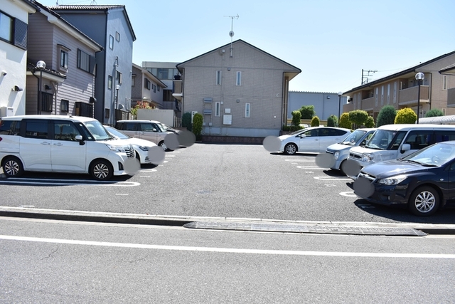 【メゾン・ド・ユー　Ａの駐車場】