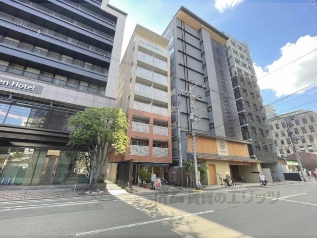 京都市下京区妙伝寺町のマンションの建物外観