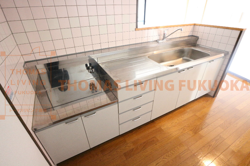 キッチン　お料理しながらご家族で会話が楽しめます。