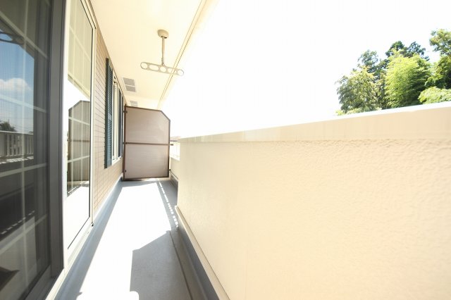 バルコニー　お洗濯にも便利なバルコニー付き