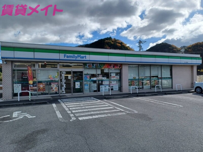 コンビニ　ファミリーマート津一志町店（コンビニ）まで1129m