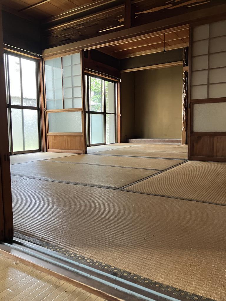 上野町4丁目貸家の居間写真