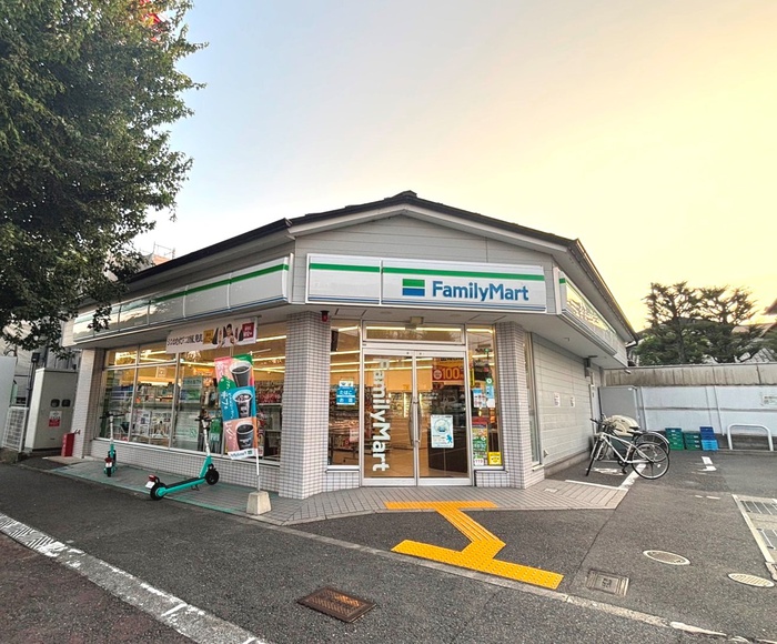 コンビニ　ファミリーマート（コンビニ）まで350m
