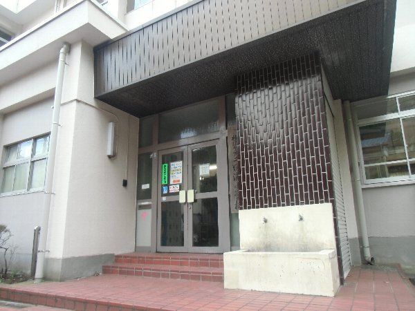 小学校　横須賀市立田浦小学校（小学校）まで360m