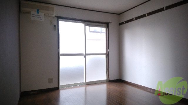 居室・リビング　部屋も広くて奥行きがあってとてもいい部屋ですね。