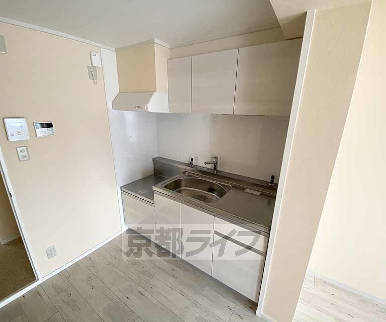 キッチン　収納スペース多数有り