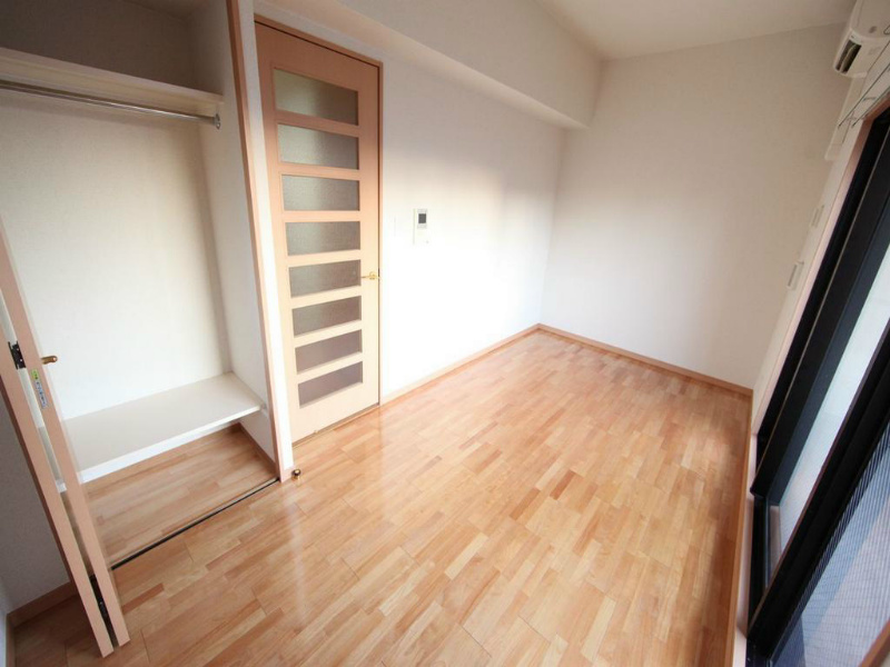 居室・リビング　洋室7.3帖　クローゼット（収納充実してます）