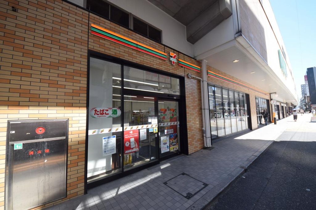 コンビニ　セブンイレブン草加VARIE店（コンビニ）まで40m