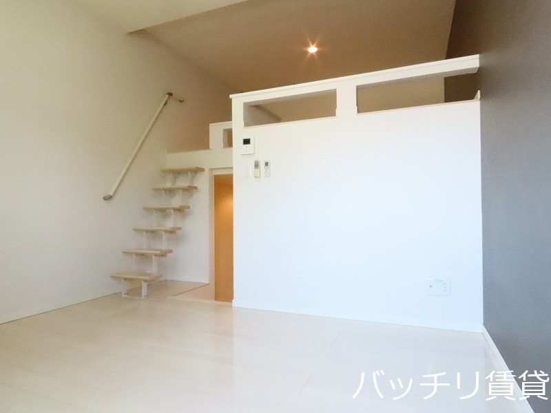 居室・リビング　画像は同型タイプの為、現状を優先致します。