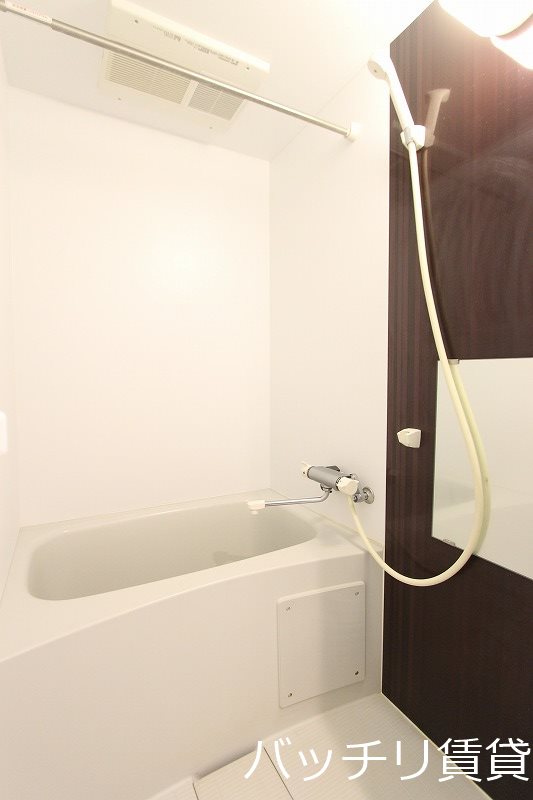 バス・シャワールーム　画像は同型タイプの為、現状を優先致します。