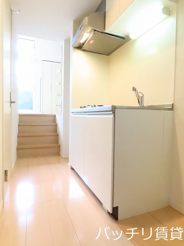 キッチン　別号室タイプの為、現状を優先致します。