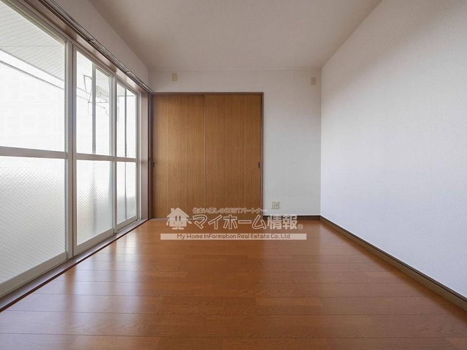 その他部屋・スペース　6帖の洋室は、ゆったりくつろげるプライベート空間