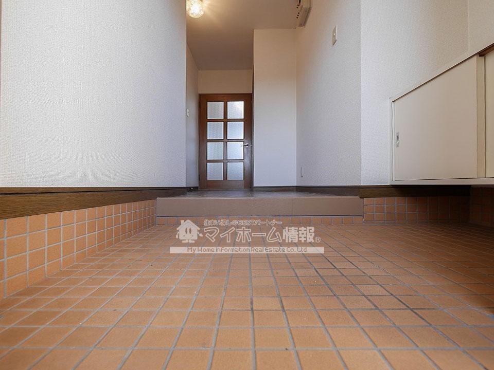 玄関　風と光が気持ちよく吹き抜ける玄関