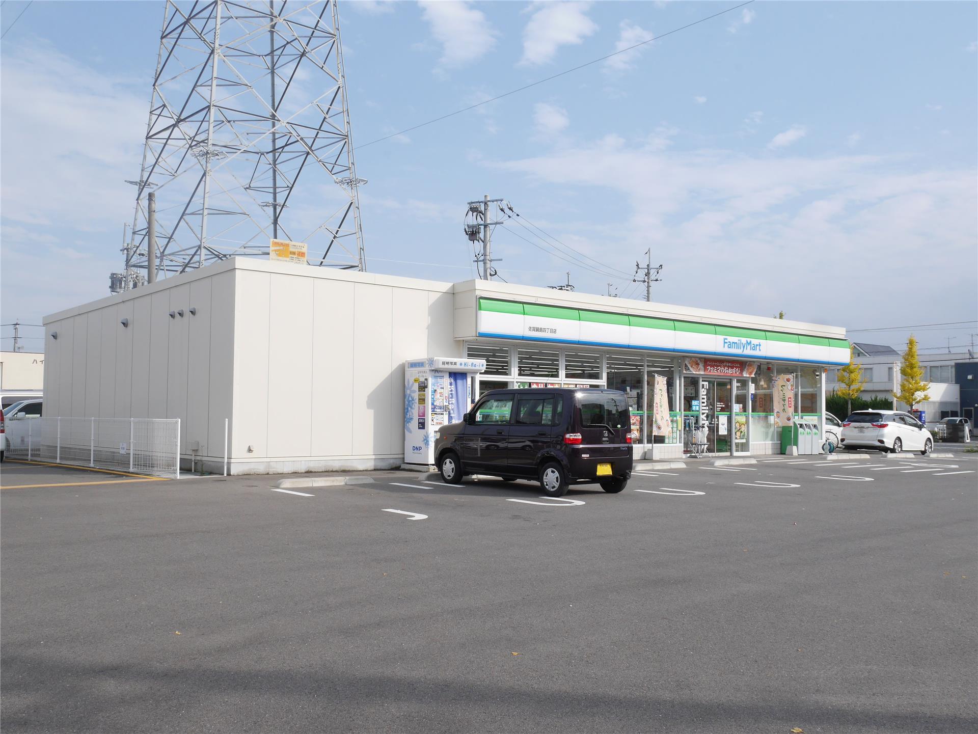 コンビニ　ファミリーマート 佐賀鍋島四丁目店（コンビニ）まで12m