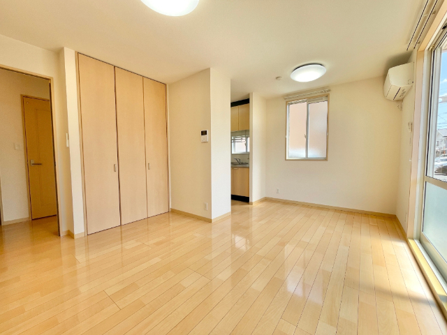 居室・リビング　全室照明器具完備の室内ですよ