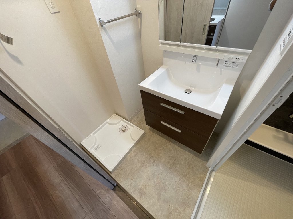 洗面設備　扉付き脱衣所　洗面台・室内洗濯機置場