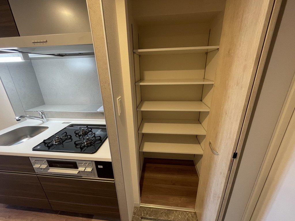 その他設備　奥行きのある玄関収納