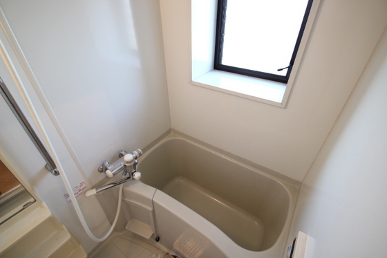 バス・シャワールーム　※別部屋の写真です