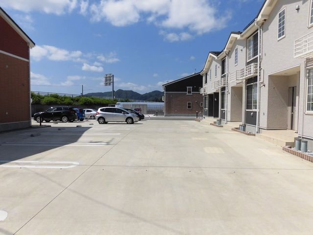 駐車場　駐車場に車を止められます