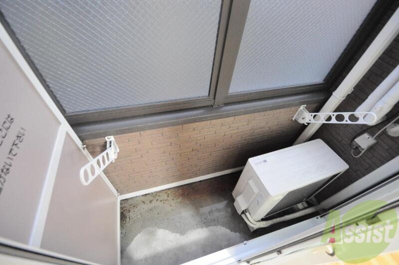 バルコニー　単身者には十分なバルコニーですね。