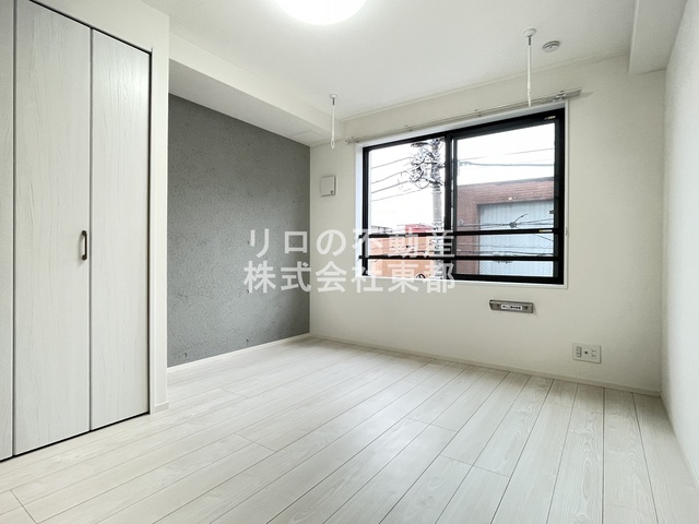 居室・リビング　窓から暖かな日差しが入ります♪