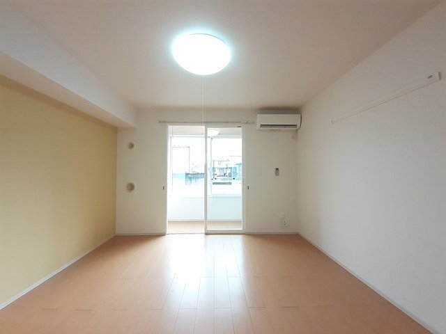 居室・リビング　ゆったり過ごせる居間です